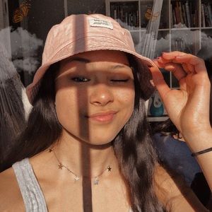 Meet your Posher, Zinia